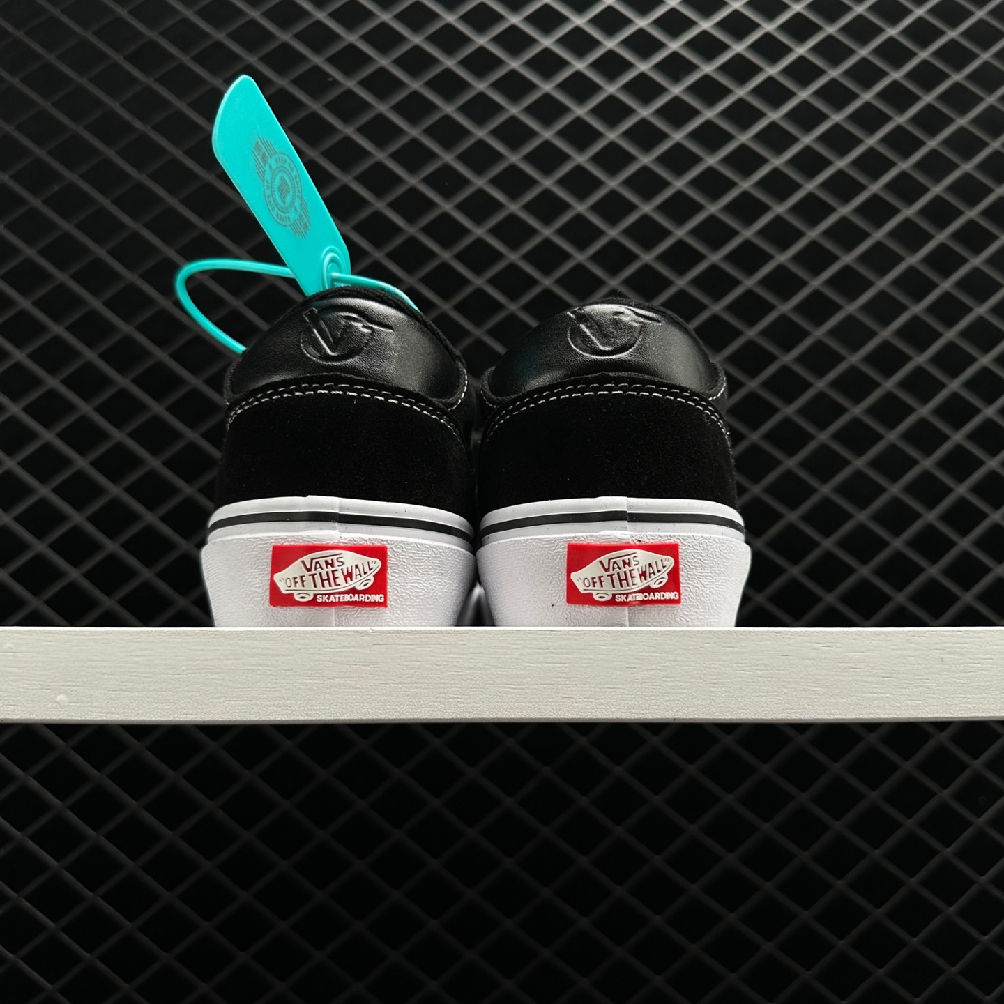 Vans Rowan Pro 'Black' Sneakers - Stylish and Versatile Skate Shoes Vans Rowan Pro 'Black' Sneakers - Stylish and Versatile Skate Shoes