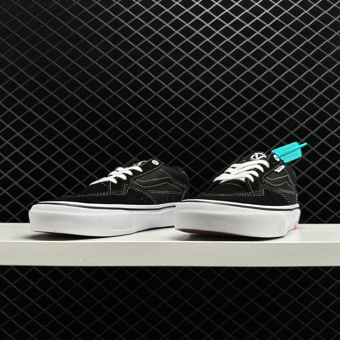 Vans Rowan Pro 'Black' Sneakers - Stylish and Versatile Skate Shoes Vans Rowan Pro 'Black' Sneakers - Stylish and Versatile Skate Shoes