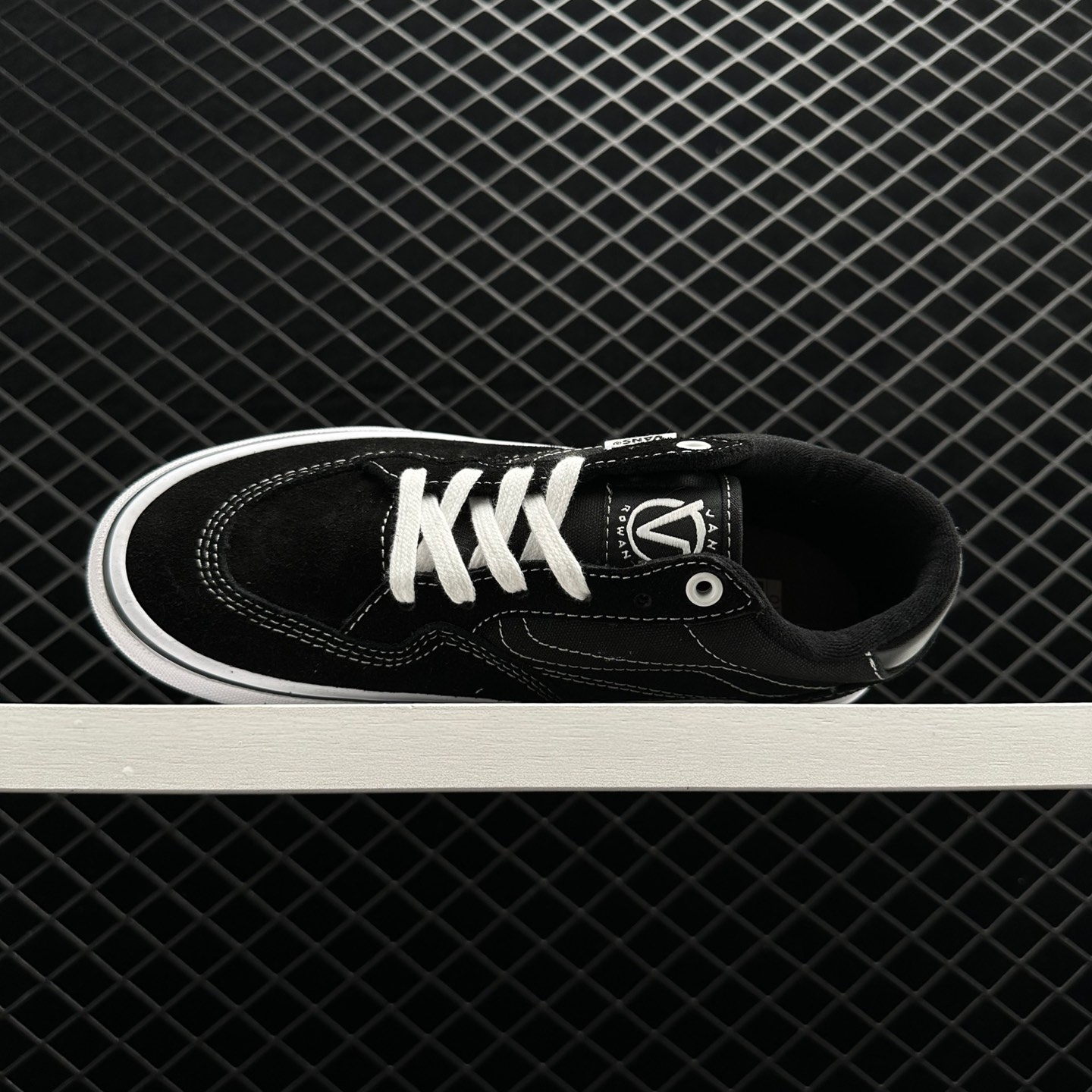 Vans Rowan Pro 'Black' Sneakers - Stylish and Versatile Skate Shoes Vans Rowan Pro 'Black' Sneakers - Stylish and Versatile Skate Shoes