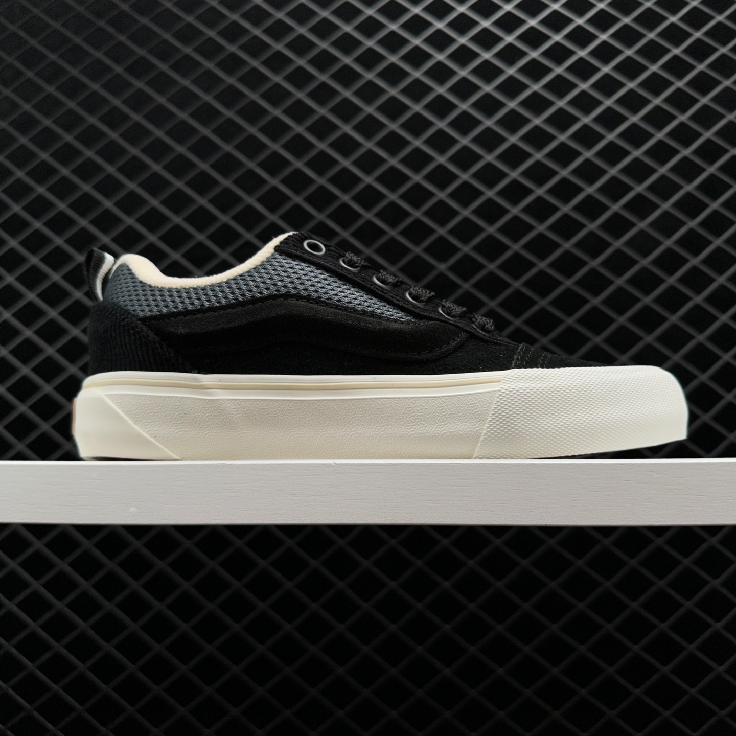 Vans Knu Skool 'Black' - Classic Style for Skateboarders