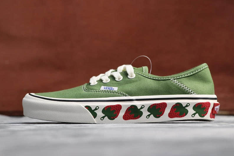 Vans Authentic Low Tops Non-Slip Skateboarding Shoes - Lightweight & Unisex Green VN0A3MU6VL9