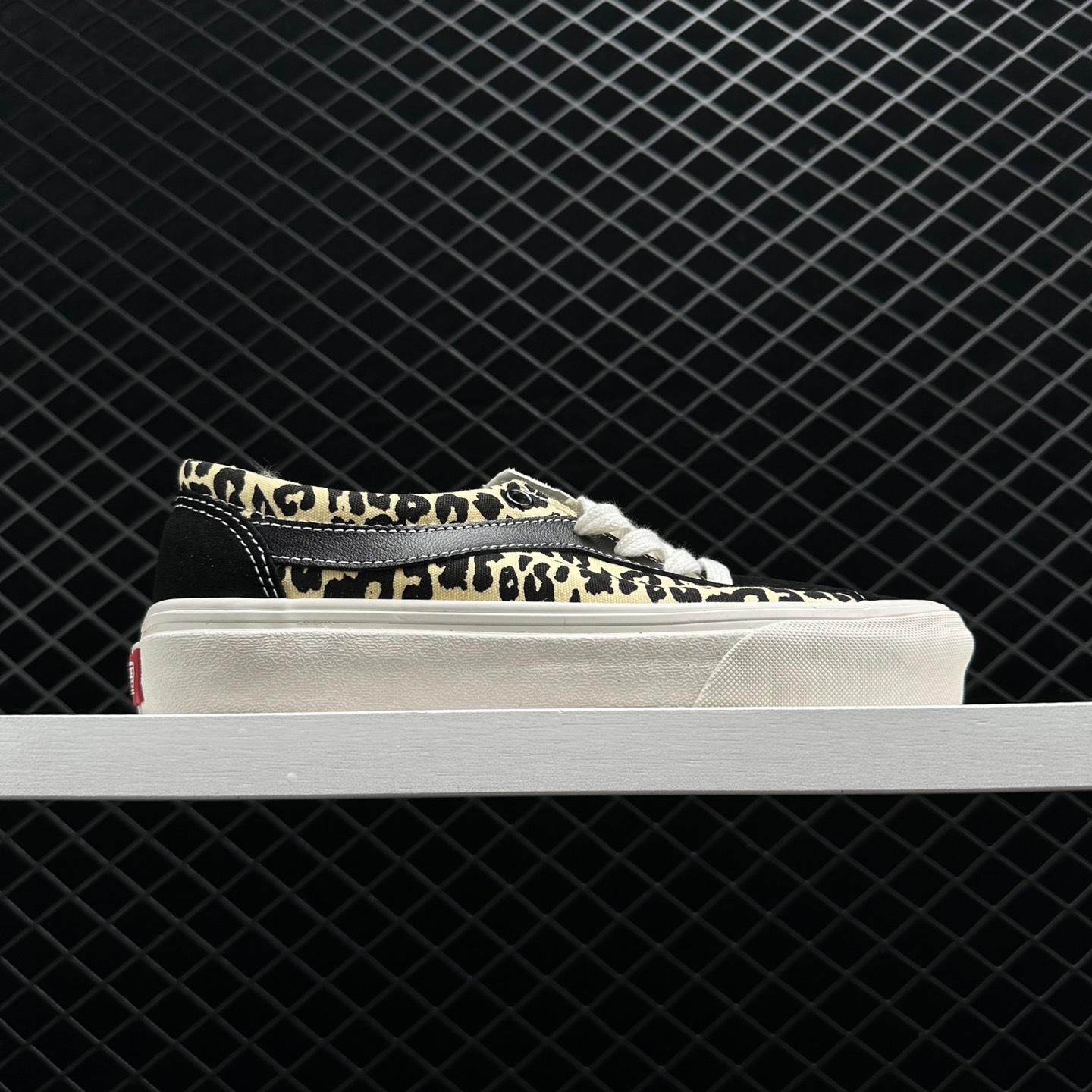 Vans Bold Ni Leopard Black VN0A5DYATYQ | Stylish Leopard Print Sneakers