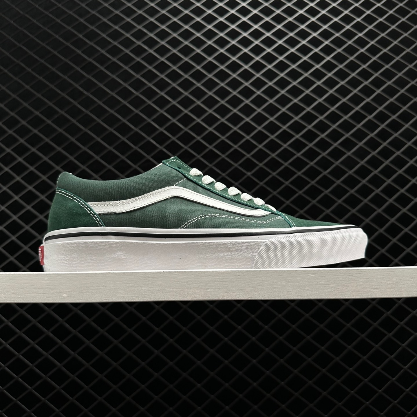 Vans Old Skool 'Color Theory - Duck Green' VN0A5KRSYQW: Trendy Sneaker with Unique Green Hue