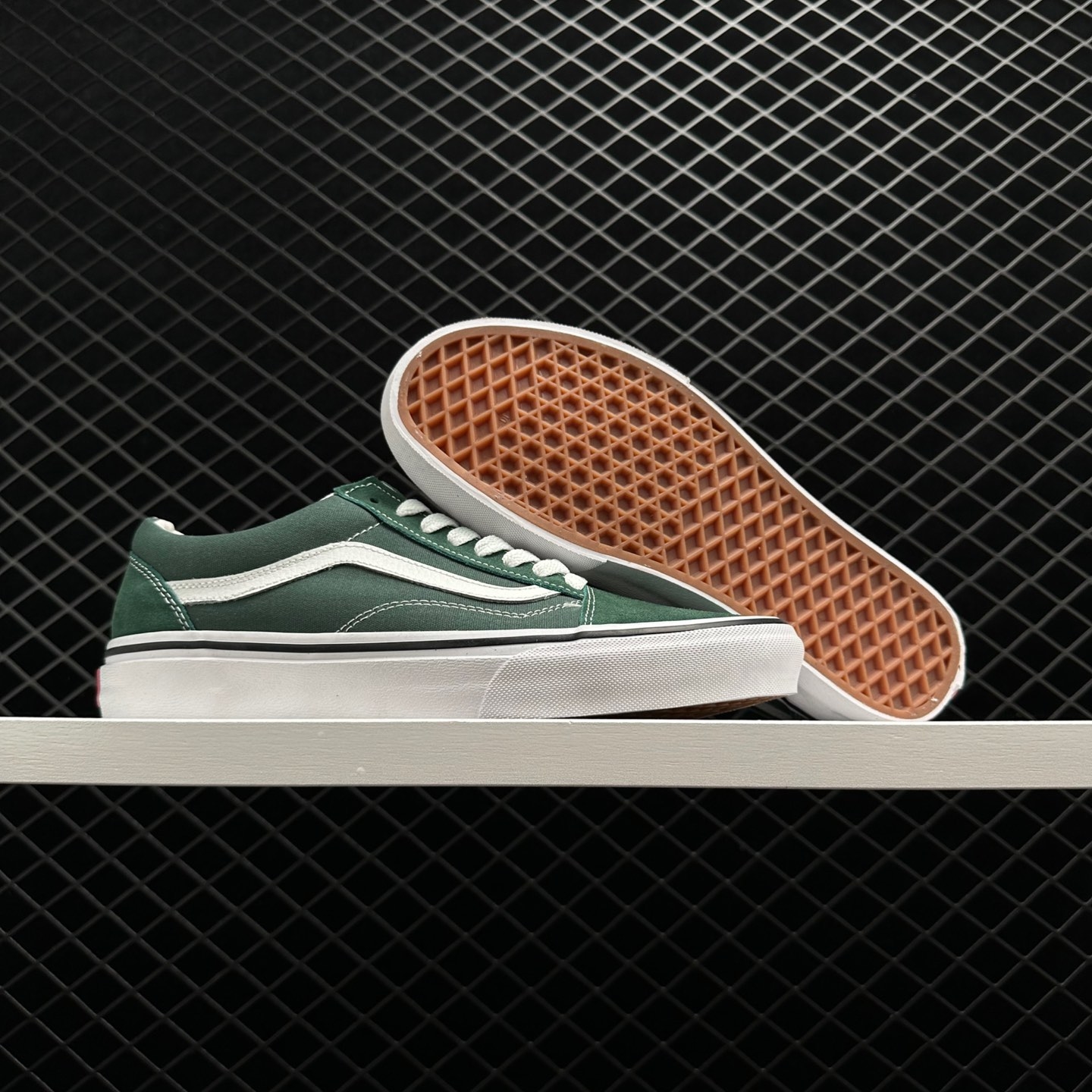 Vans Old Skool 'Color Theory - Duck Green' VN0A5KRSYQW: Trendy Sneaker with Unique Green Hue