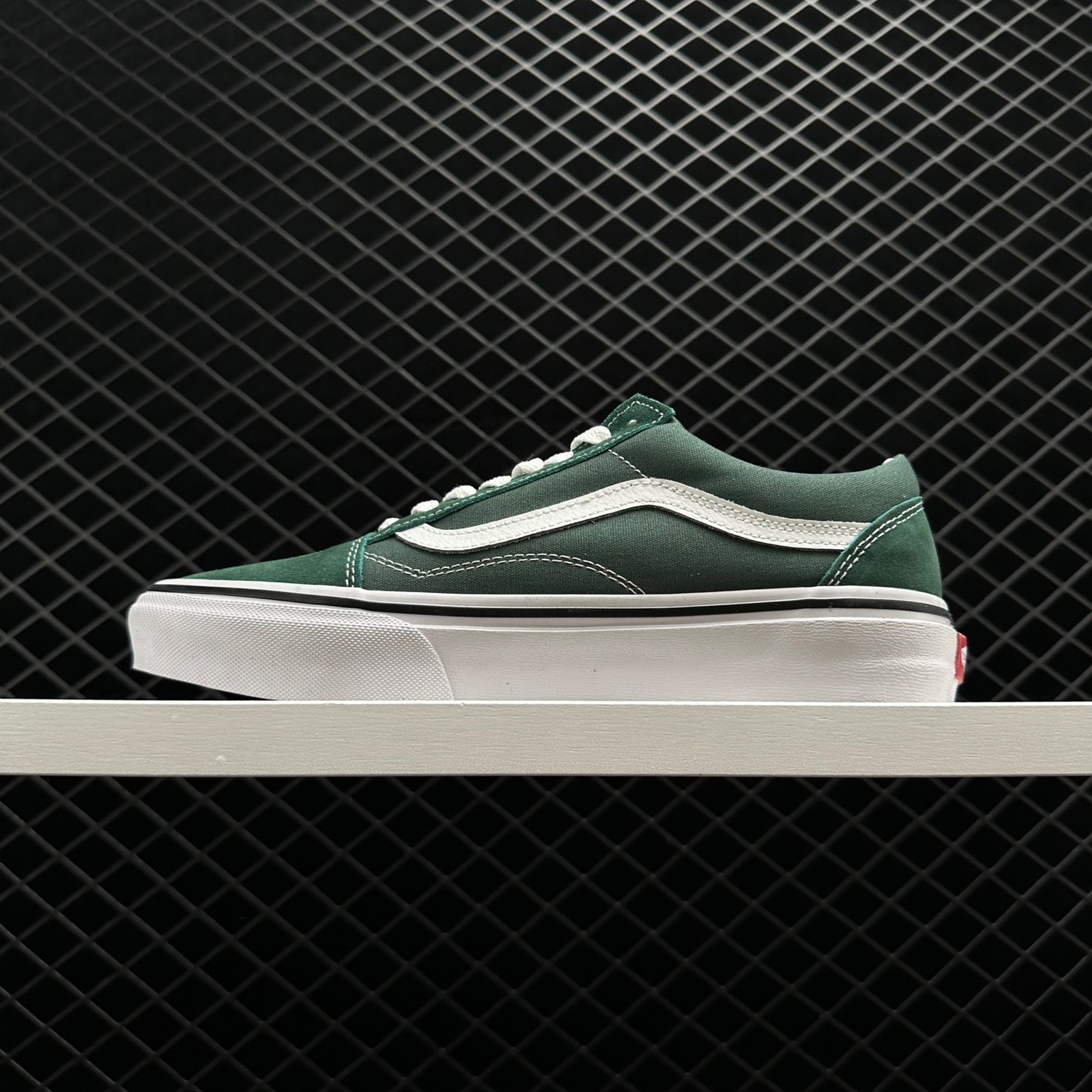 Vans Old Skool 'Color Theory - Duck Green' VN0A5KRSYQW: Trendy Sneaker with Unique Green Hue
