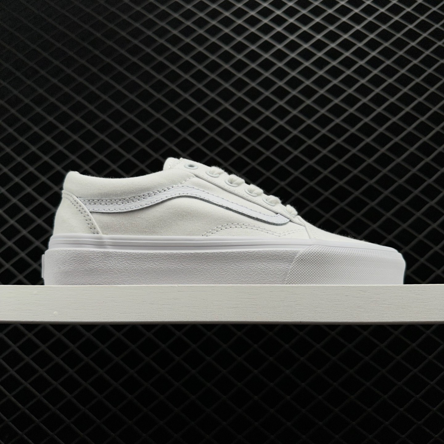 Vans OTW Old School Low Canvas Trainers Triple White - Stylish Classic Sneakers for Men