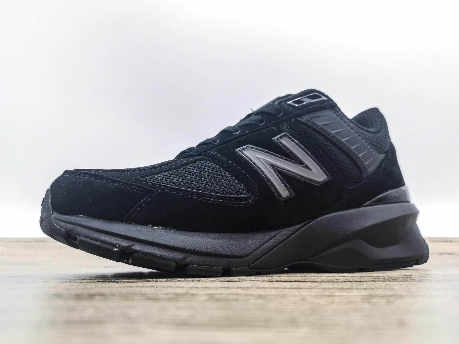 New Balance 990v5 Made in USA 'Triple Black' - Premium Quality Athletic Sneakers New Balance 990v5 Made in USA 'Triple Black' - Premium Quality Athletic Sneakers