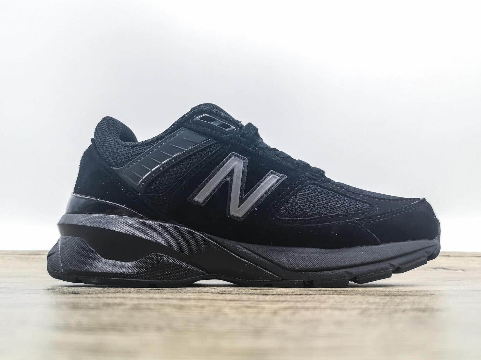 New Balance 990v5 Made in USA 'Triple Black' - Premium Quality Athletic Sneakers New Balance 990v5 Made in USA 'Triple Black' - Premium Quality Athletic Sneakers