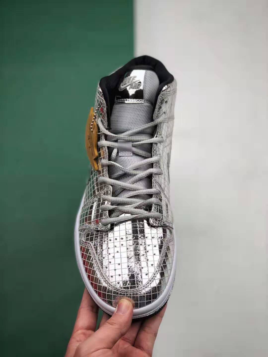 Air Jordan 1 Mid 'Disco Ball' CU9304-001: Shimmering style for iconic sneakers Air Jordan 1 Mid 'Disco Ball' CU9304-001: Shimmering style for iconic sneakers