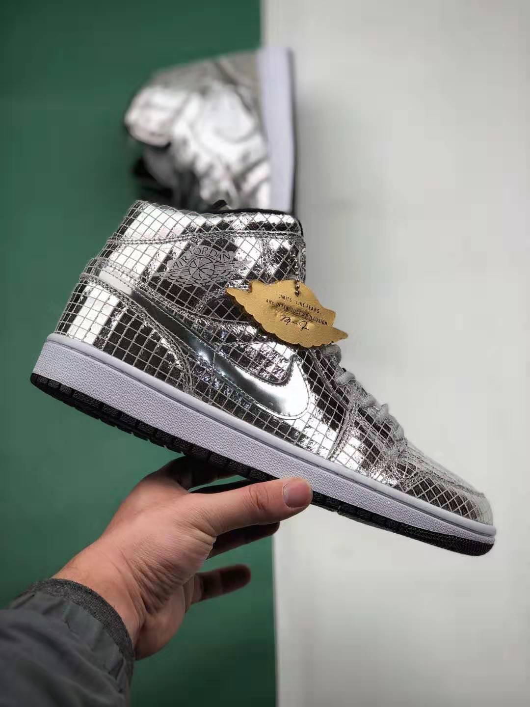 Air Jordan 1 Mid 'Disco Ball' CU9304-001: Shimmering style for iconic sneakers Air Jordan 1 Mid 'Disco Ball' CU9304-001: Shimmering style for iconic sneakers