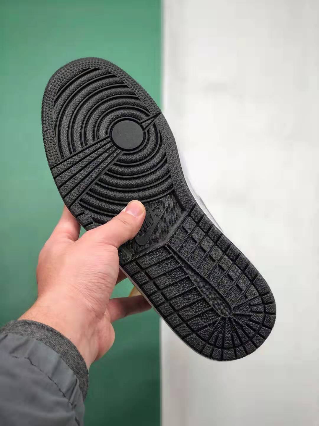 Air Jordan 1 Mid 'Disco Ball' CU9304-001: Shimmering style for iconic sneakers Air Jordan 1 Mid 'Disco Ball' CU9304-001: Shimmering style for iconic sneakers