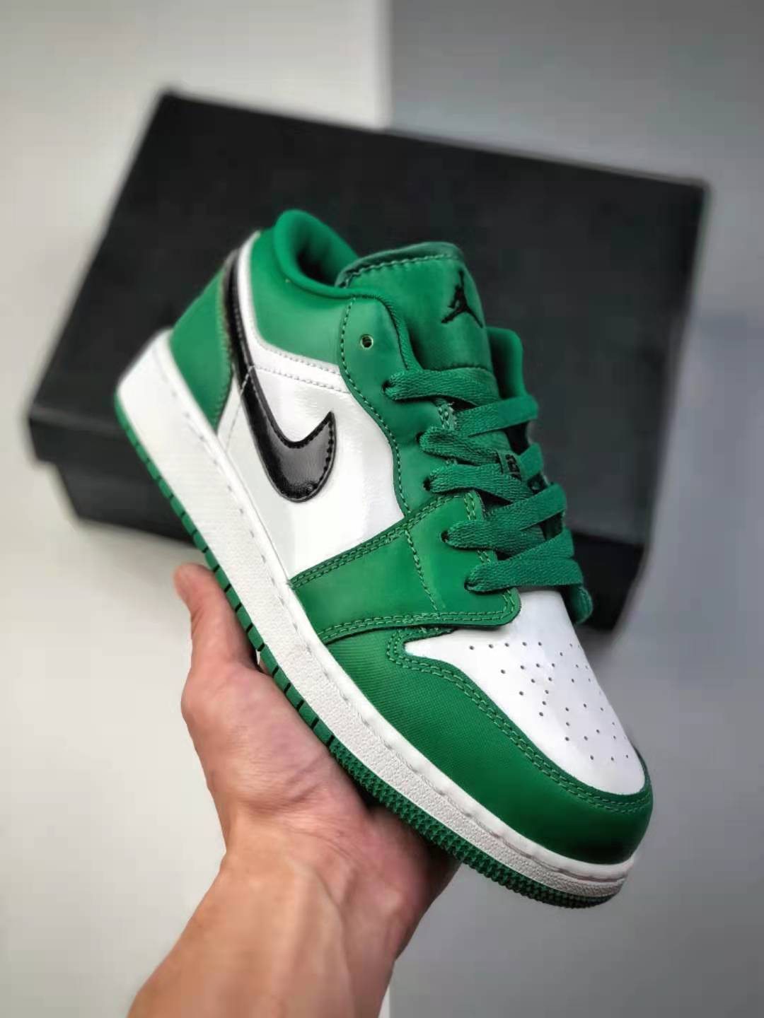 Air Jordan 1 Low 'Pine Green' 553560-301 – Premium Sneakers with Fresh Green Accents