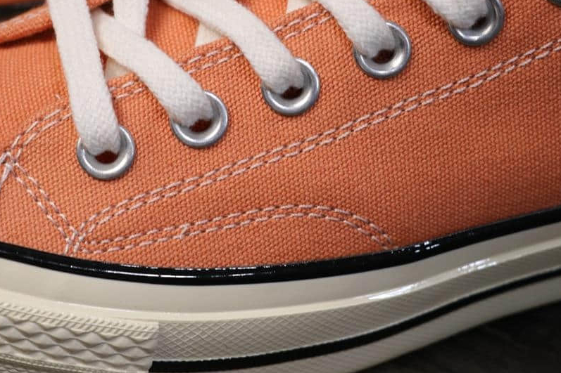 Converse Chuck 70 Hi Gold - Classic Retro Style in Premium Finish Converse Chuck 70 Hi Gold - Classic Retro Style in Premium Finish