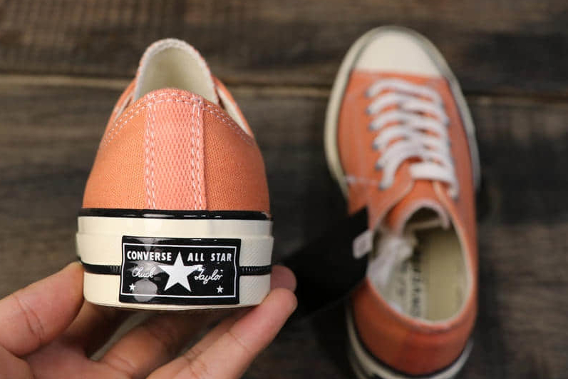 Converse Chuck 70 Hi Gold - Classic Retro Style in Premium Finish Converse Chuck 70 Hi Gold - Classic Retro Style in Premium Finish