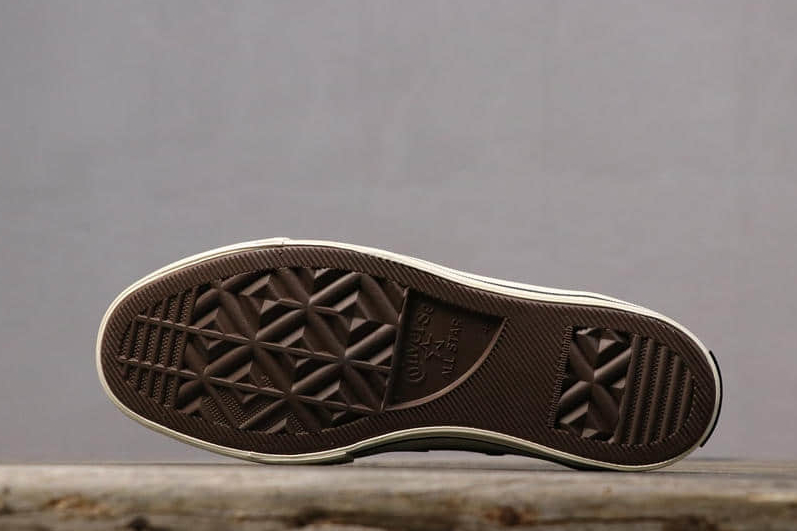 Converse Chuck 70 Hi Gold - Classic Retro Style in Premium Finish Converse Chuck 70 Hi Gold - Classic Retro Style in Premium Finish