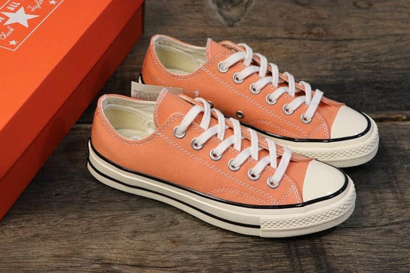 Converse Chuck 70 Hi Gold - Classic Retro Style in Premium Finish Converse Chuck 70 Hi Gold - Classic Retro Style in Premium Finish