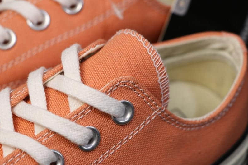 Converse Chuck 70 Hi Gold - Classic Retro Style in Premium Finish Converse Chuck 70 Hi Gold - Classic Retro Style in Premium Finish