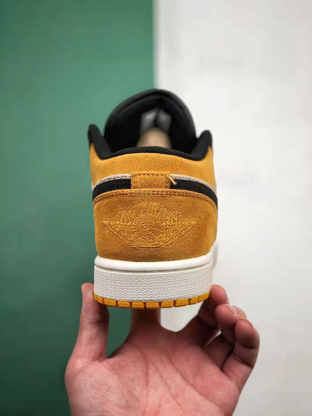 Air Jordan 1 Low 'University Gold' 553558-127: Classic Sneaker in Striking Gold Hue Air Jordan 1 Low 'University Gold' 553558-127: Classic Sneaker in Striking Gold Hue