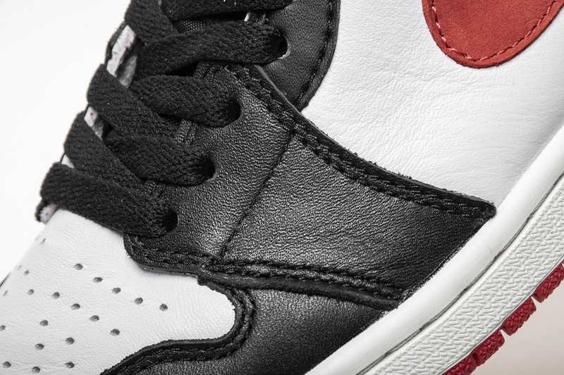 Air Jordan 1 Retro High OG 'Track Red' 555088-112 | Classic Sneaker in Vibrant Red Colorway!