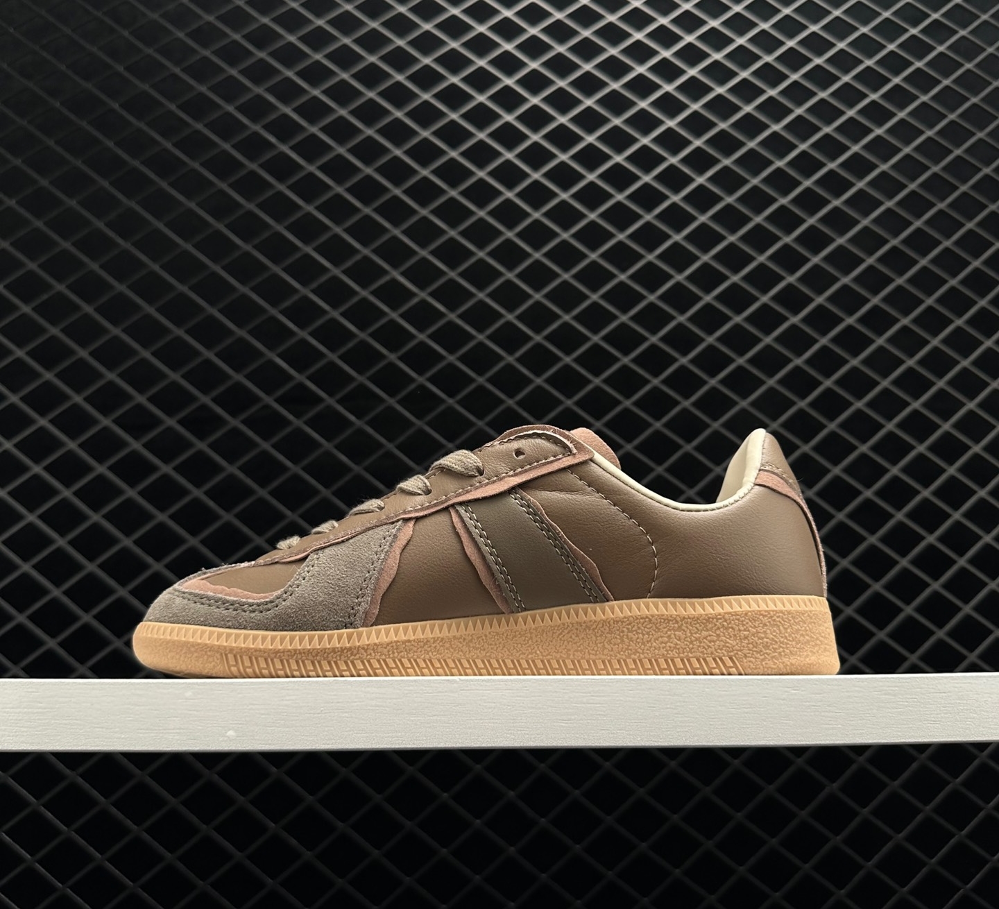 Adidas Originals BW Army Low Brown GY0017 GY0017: Classic Style and Comfort with a Modern Twist Adidas Originals BW Army Low Brown GY0017 GY0017: Classic Style and Comfort with a Modern Twist