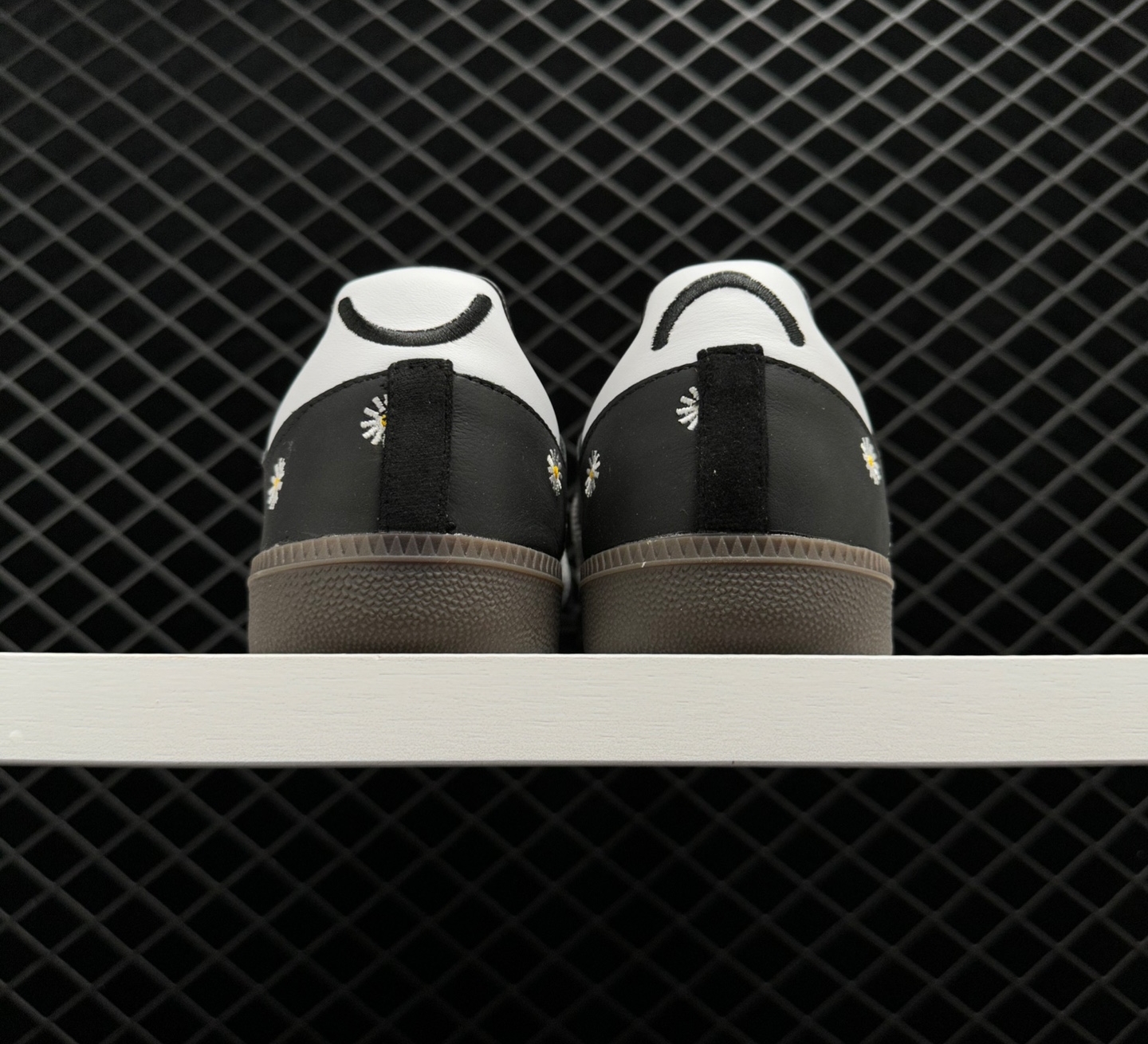 Adidas Atmos X FACE X Samba OG 'Embroidered Daisies' H03848 - Limited Edition Sneakers Adidas Atmos X FACE X Samba OG 'Embroidered Daisies' H03848 - Limited Edition Sneakers