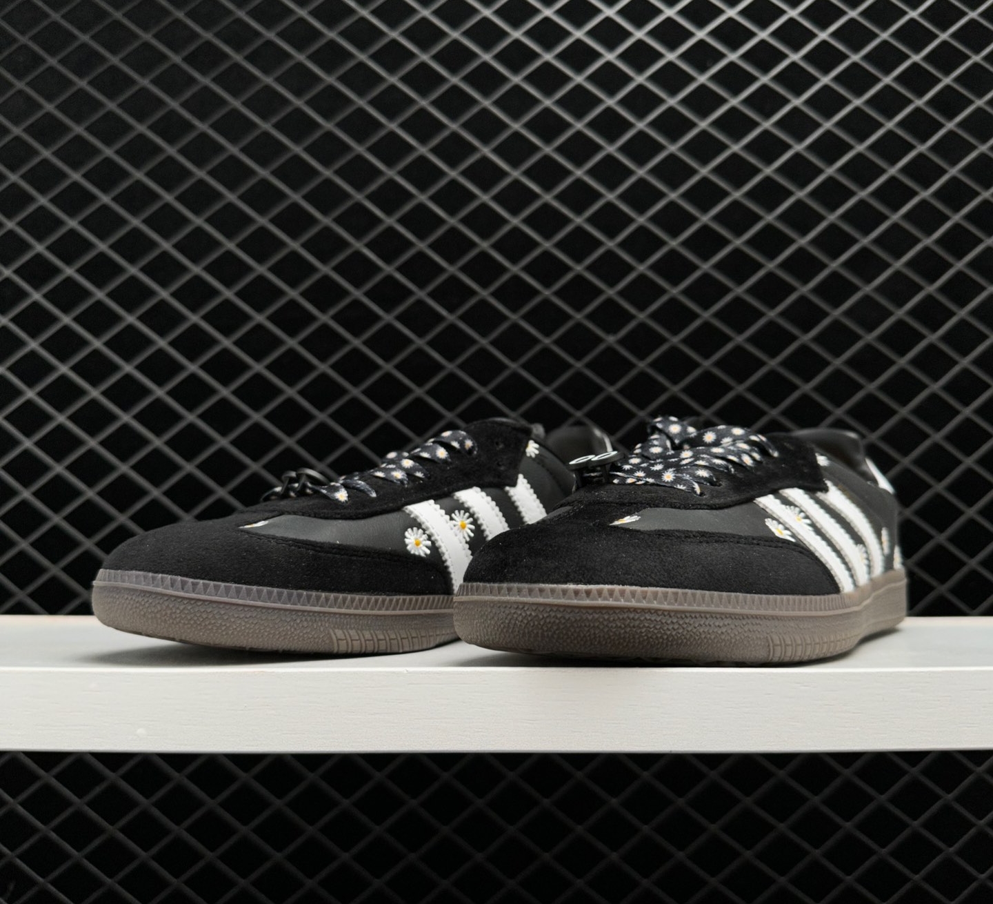 Adidas Atmos X FACE X Samba OG 'Embroidered Daisies' H03848 - Limited Edition Sneakers Adidas Atmos X FACE X Samba OG 'Embroidered Daisies' H03848 - Limited Edition Sneakers