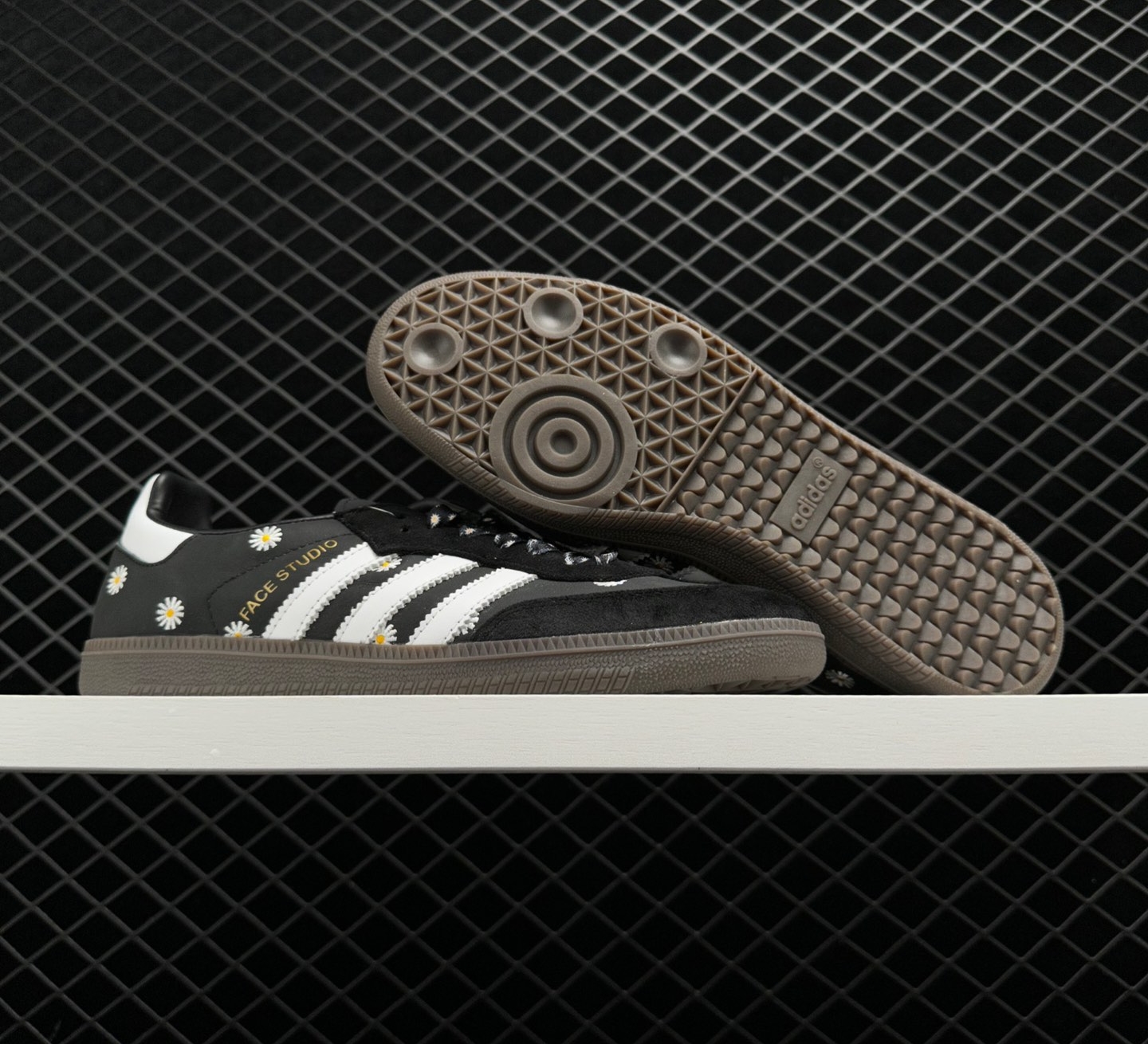 Adidas Atmos X FACE X Samba OG 'Embroidered Daisies' H03848 - Limited Edition Sneakers Adidas Atmos X FACE X Samba OG 'Embroidered Daisies' H03848 - Limited Edition Sneakers