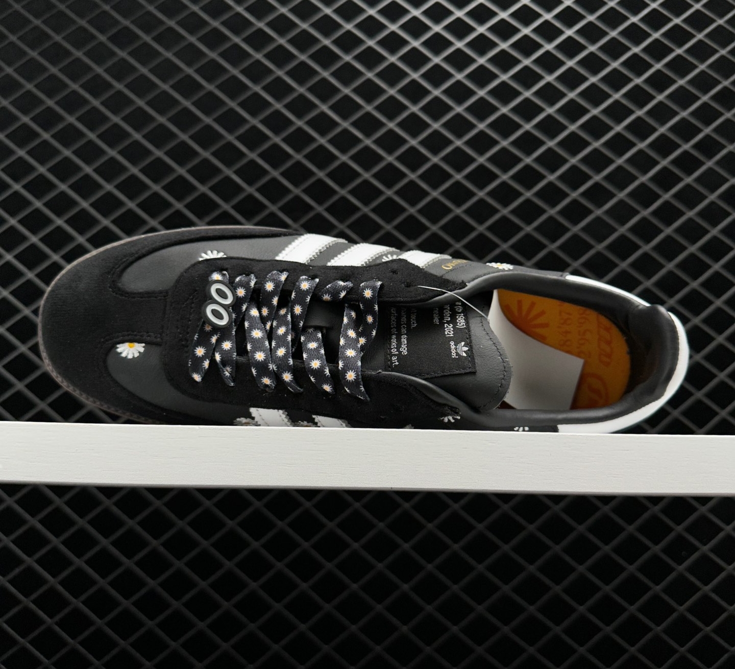 Adidas Atmos X FACE X Samba OG 'Embroidered Daisies' H03848 - Limited Edition Sneakers Adidas Atmos X FACE X Samba OG 'Embroidered Daisies' H03848 - Limited Edition Sneakers