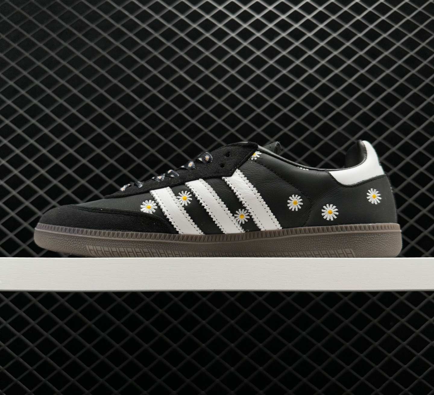 Adidas Atmos X FACE X Samba OG 'Embroidered Daisies' H03848 - Limited Edition Sneakers Adidas Atmos X FACE X Samba OG 'Embroidered Daisies' H03848 - Limited Edition Sneakers