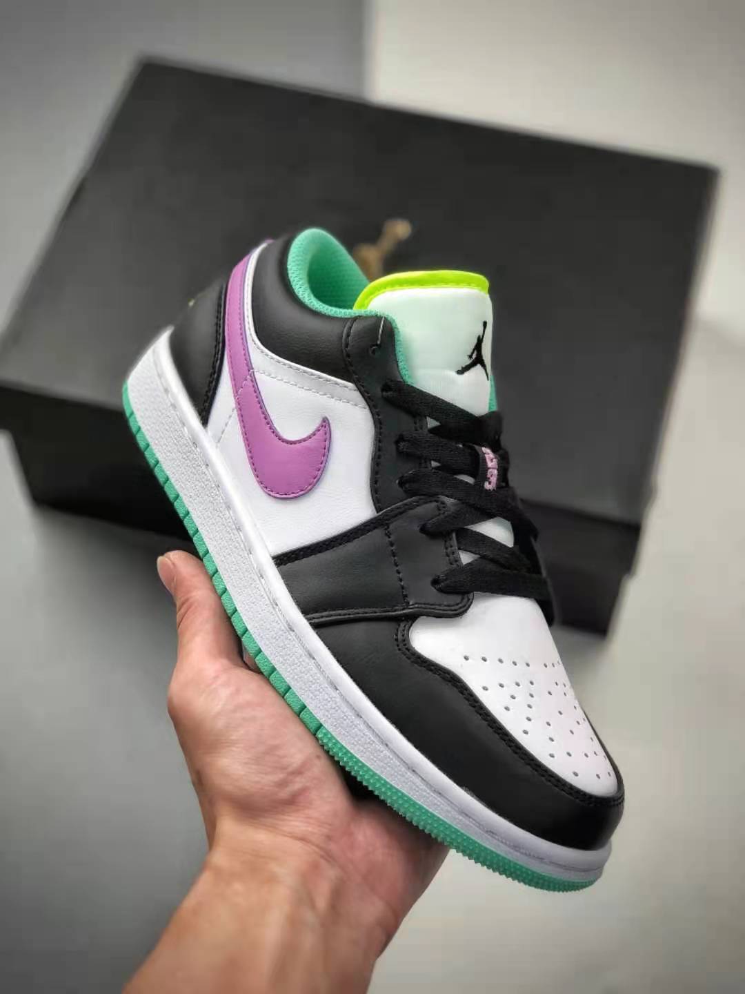 Air Jordan 1 Low 'White Violet Shock' 553560-151 - Stylish and Vibrant Sneakers for Ultimate Style
