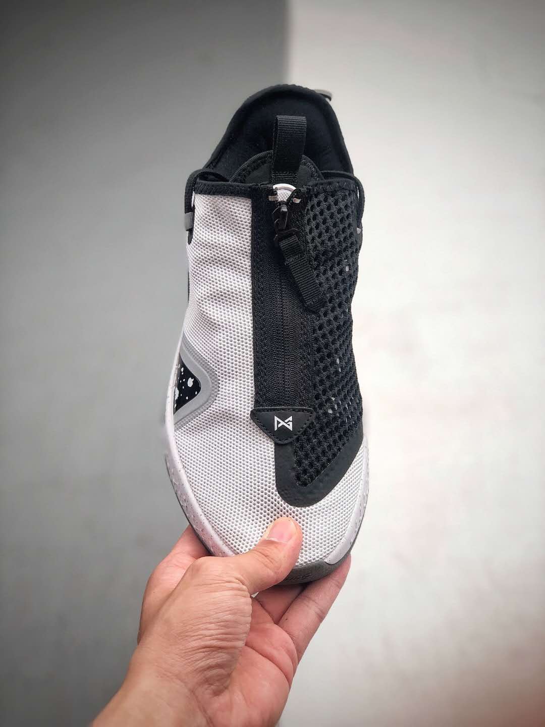 Nike PG 4 EP 'Oreo' CD5082-100 - Stylish and Versatile Basketball Shoes Nike PG 4 EP 'Oreo' CD5082-100 - Stylish and Versatile Basketball Shoes