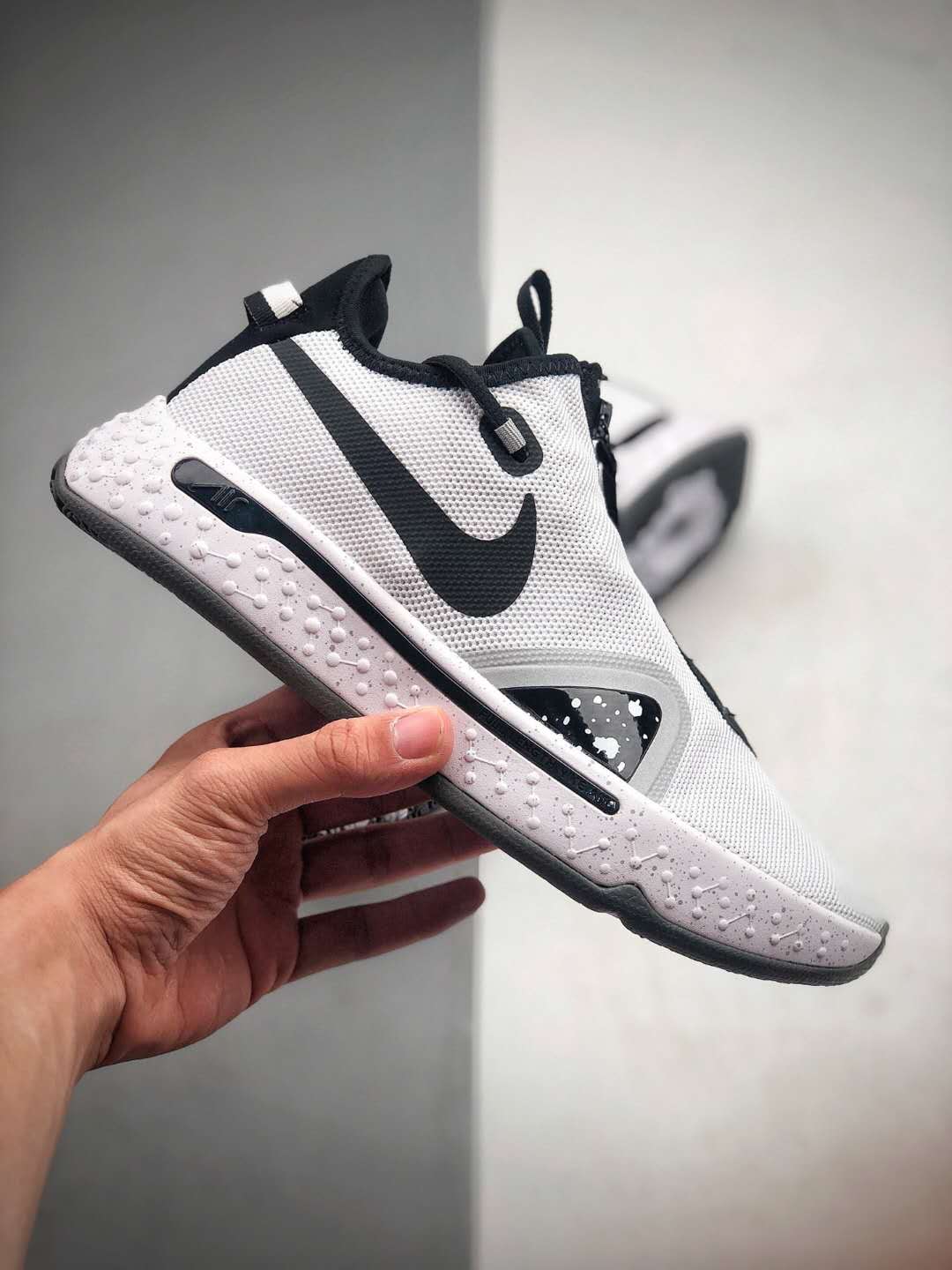 Nike PG 4 EP 'Oreo' CD5082-100 - Stylish and Versatile Basketball Shoes Nike PG 4 EP 'Oreo' CD5082-100 - Stylish and Versatile Basketball Shoes