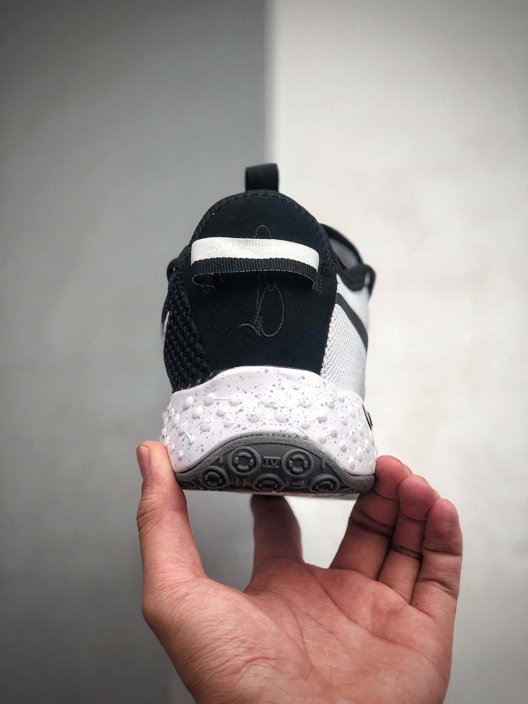 Nike PG 4 EP 'Oreo' CD5082-100 - Stylish and Versatile Basketball Shoes Nike PG 4 EP 'Oreo' CD5082-100 - Stylish and Versatile Basketball Shoes