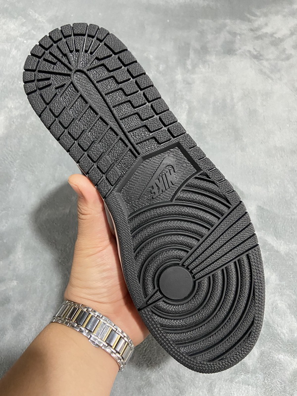 Air Jordan 1 Retro High OG 'Prototype' - Premium Sneaker DC6515-100