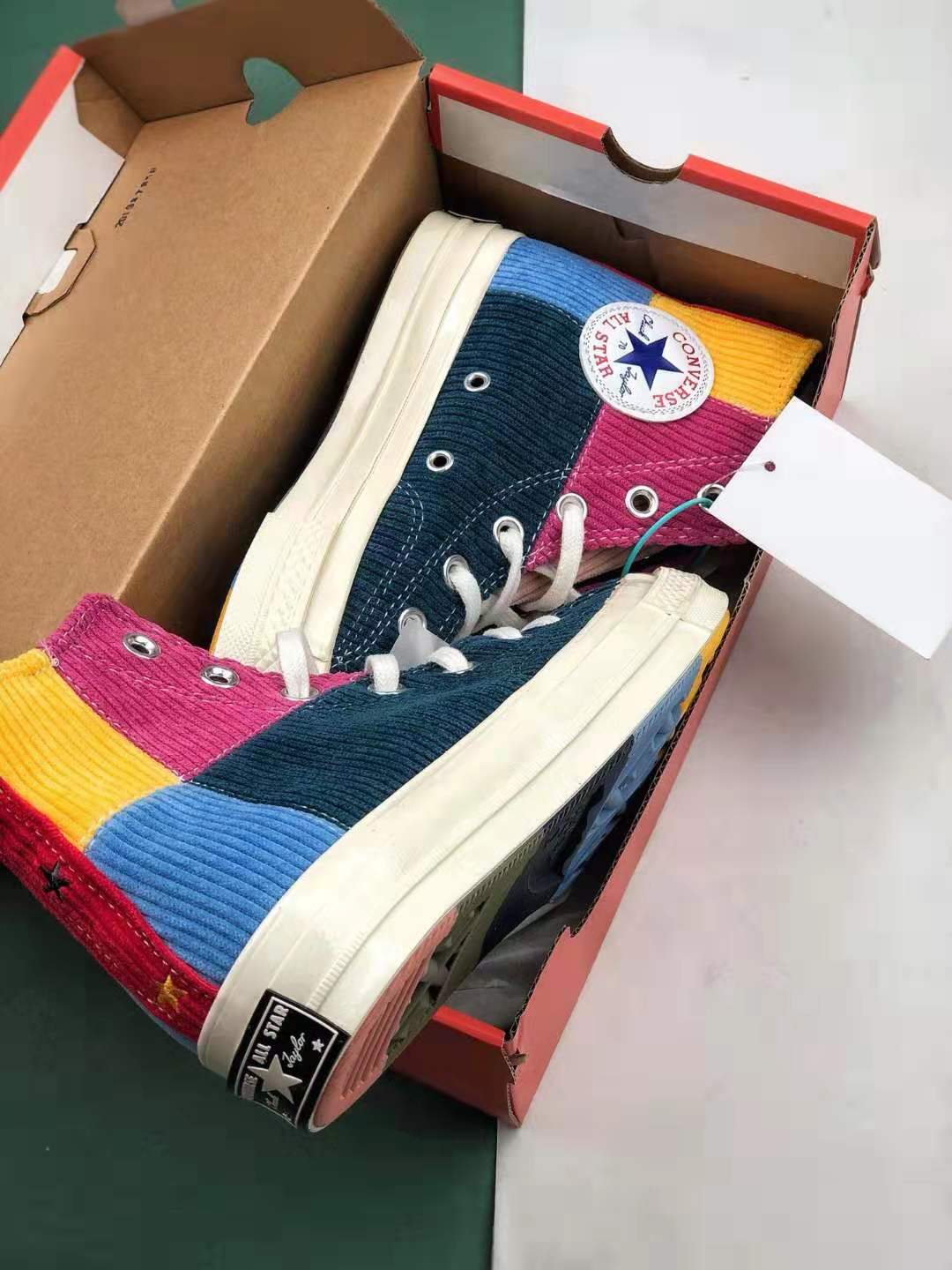 Converse Offspring x Chuck 70 'Pink Corduroy' 166532C - Exclusive Collaboration Sneakers Converse Offspring x Chuck 70 'Pink Corduroy' 166532C - Exclusive Collaboration Sneakers