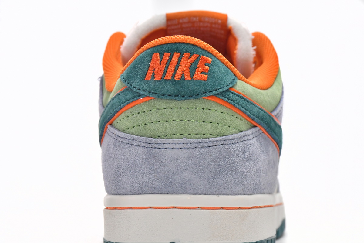 Otomo Katsuhiro x Nike SB Dunk Low Steamboy OST Orange Green - Limited Edition Sneakers Otomo Katsuhiro x Nike SB Dunk Low Steamboy OST Orange Green - Limited Edition Sneakers