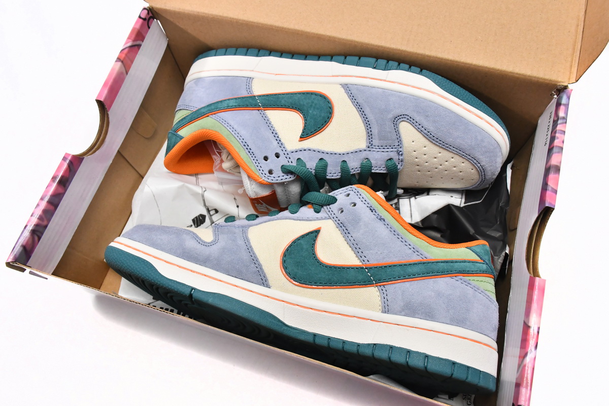 Otomo Katsuhiro x Nike SB Dunk Low Steamboy OST Orange Green - Limited Edition Sneakers Otomo Katsuhiro x Nike SB Dunk Low Steamboy OST Orange Green - Limited Edition Sneakers