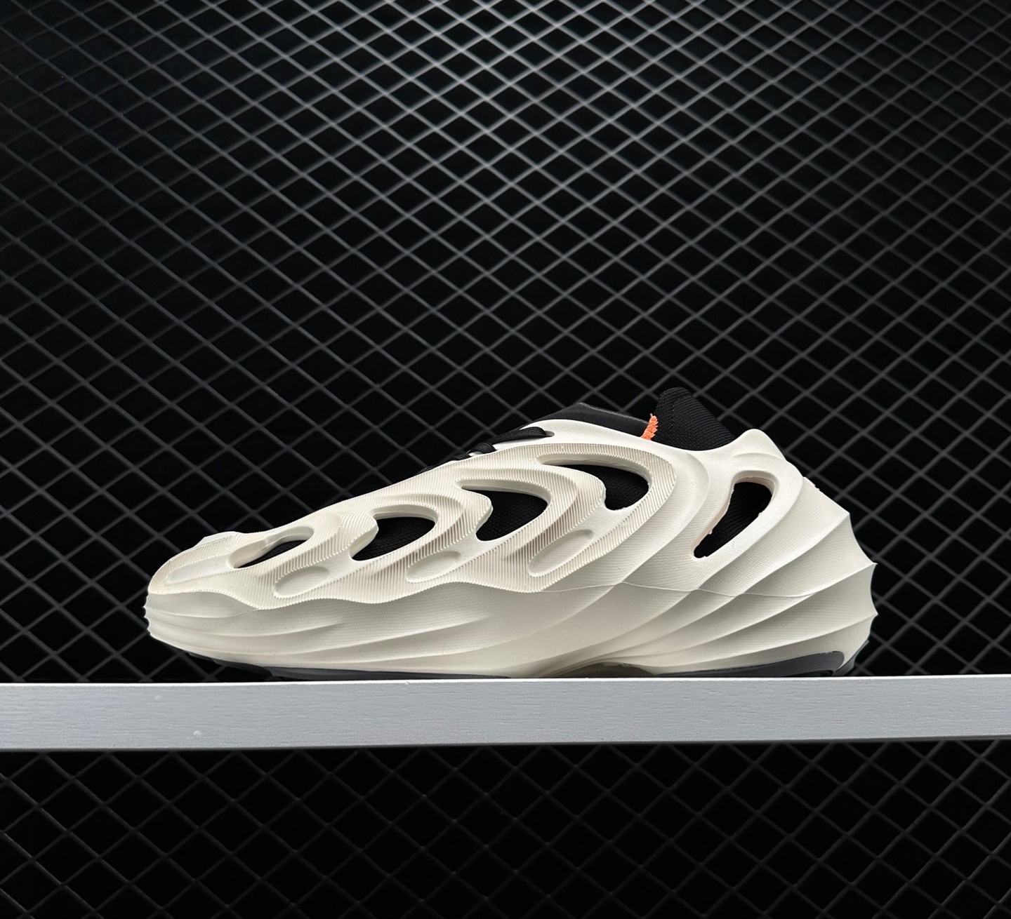 Adidas AdiFOM Q Wonder White Core Black HP6582 - Lightweight and Stylish Footwear - Ideal for All-Day Comfort Adidas AdiFOM Q Wonder White Core Black HP6582 - Lightweight and Stylish Footwear - Ideal for All-Day Comfort