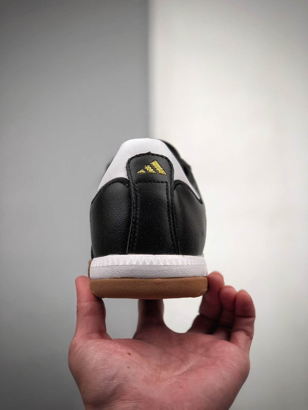 Adidas Samba Millennium 088559: Classic Style and Superior Performance Adidas Samba Millennium 088559: Classic Style and Superior Performance