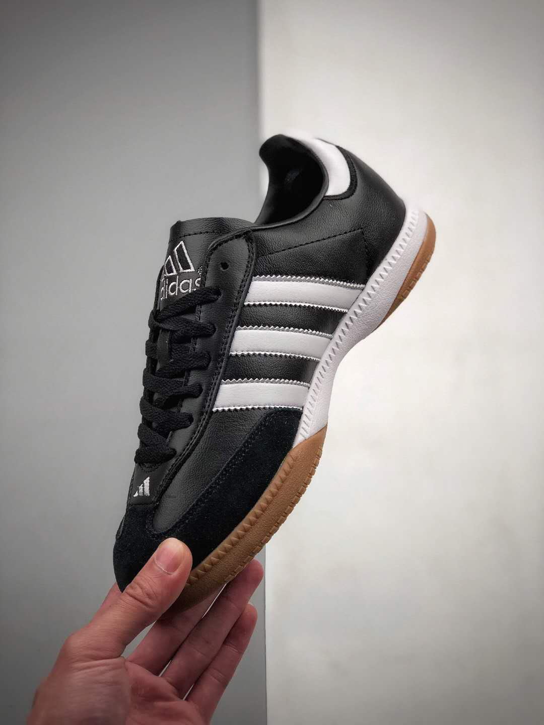 Adidas Samba Millennium 088559: Classic Style and Superior Performance Adidas Samba Millennium 088559: Classic Style and Superior Performance