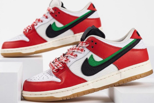 Frame Skate x Nike SB Dunk Low 'Habibi' CT2550-600 - Exclusive Collaboration with Skate Influencers Frame Skate x Nike SB Dunk Low 'Habibi' CT2550-600 - Exclusive Collaboration with Skate Influencers