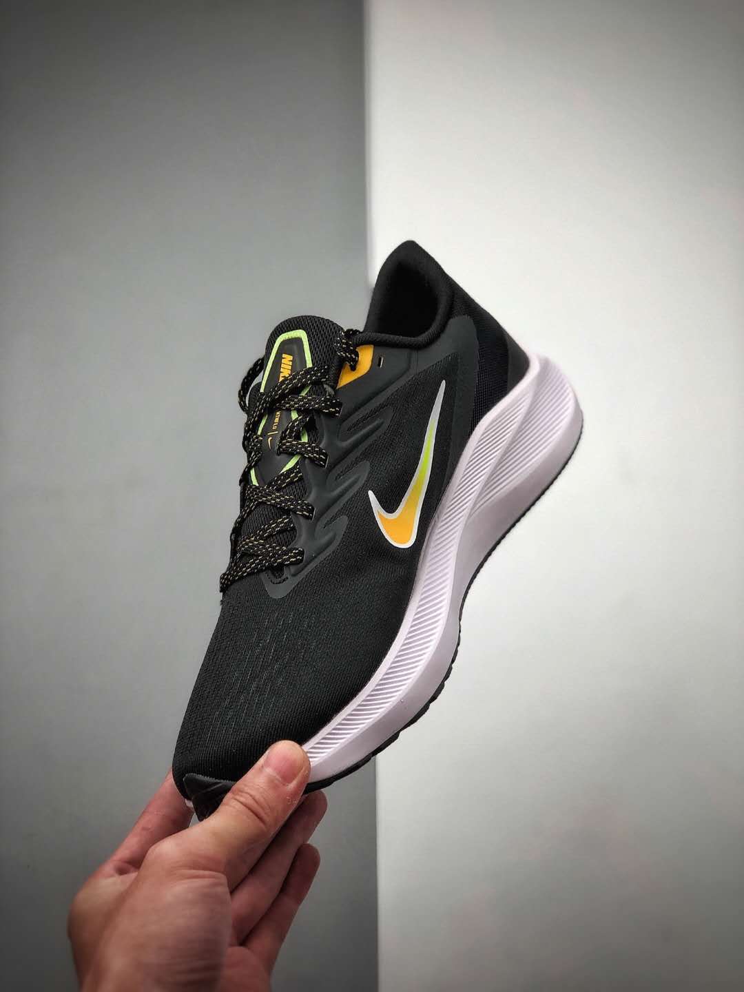 Nike Zoom Winflo 7 Black University Gold CJ0291 007 - Stylish and Versatile Running Shoes Nike Zoom Winflo 7 Black University Gold CJ0291 007 - Stylish and Versatile Running Shoes