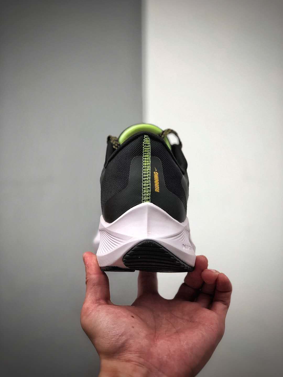 Nike Zoom Winflo 7 Black University Gold CJ0291 007 - Stylish and Versatile Running Shoes Nike Zoom Winflo 7 Black University Gold CJ0291 007 - Stylish and Versatile Running Shoes