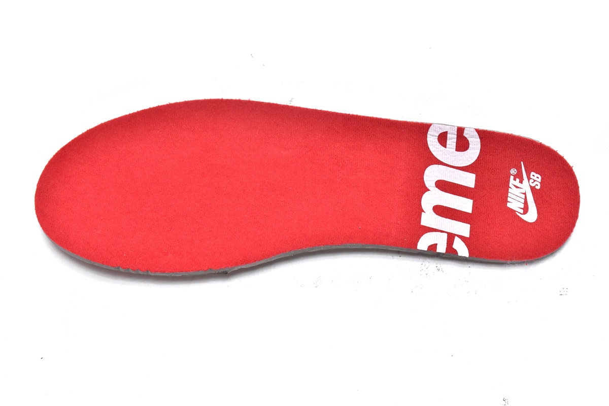 Supreme x Nike SB Dunks Low 'Blue Red' DO7412-982 - Limited Edition Fashion Collaboration Supreme x Nike SB Dunks Low 'Blue Red' DO7412-982 - Limited Edition Fashion Collaboration