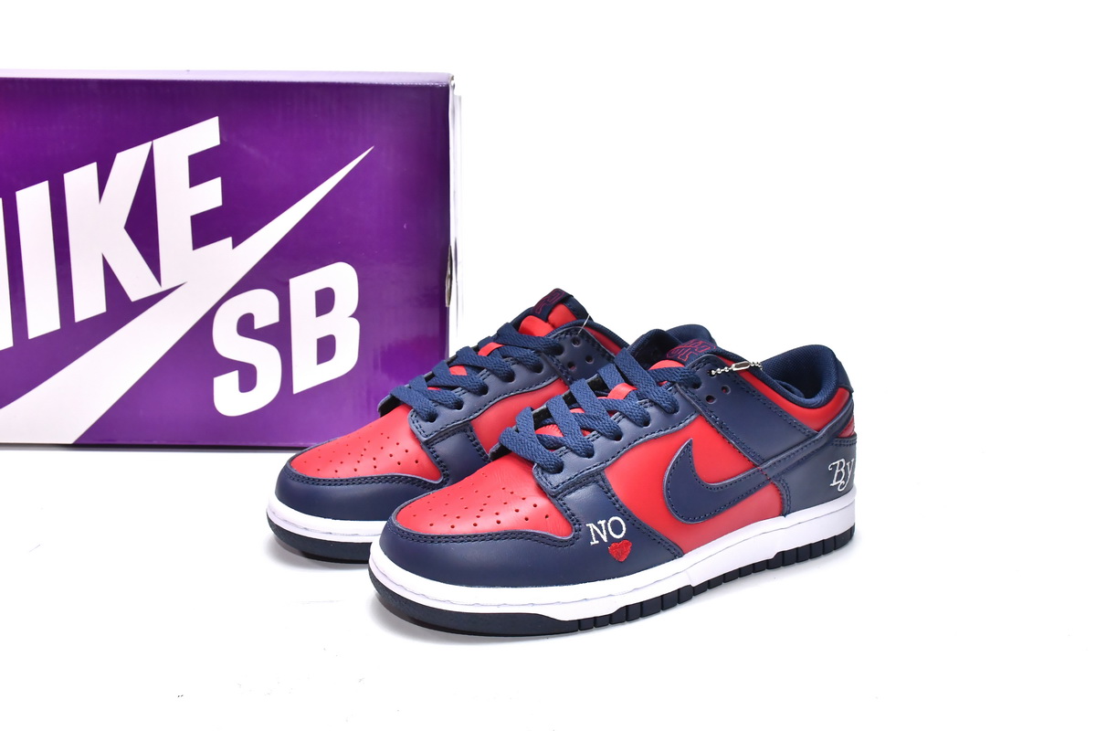 Supreme x Nike SB Dunks Low 'Blue Red' DO7412-982 - Limited Edition Fashion Collaboration Supreme x Nike SB Dunks Low 'Blue Red' DO7412-982 - Limited Edition Fashion Collaboration