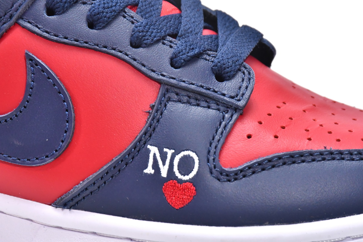 Supreme x Nike SB Dunks Low 'Blue Red' DO7412-982 - Limited Edition Fashion Collaboration Supreme x Nike SB Dunks Low 'Blue Red' DO7412-982 - Limited Edition Fashion Collaboration
