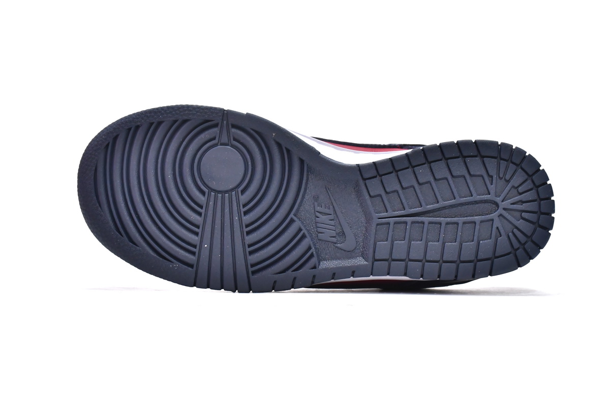 Supreme x Nike SB Dunks Low 'Blue Red' DO7412-982 - Limited Edition Fashion Collaboration Supreme x Nike SB Dunks Low 'Blue Red' DO7412-982 - Limited Edition Fashion Collaboration