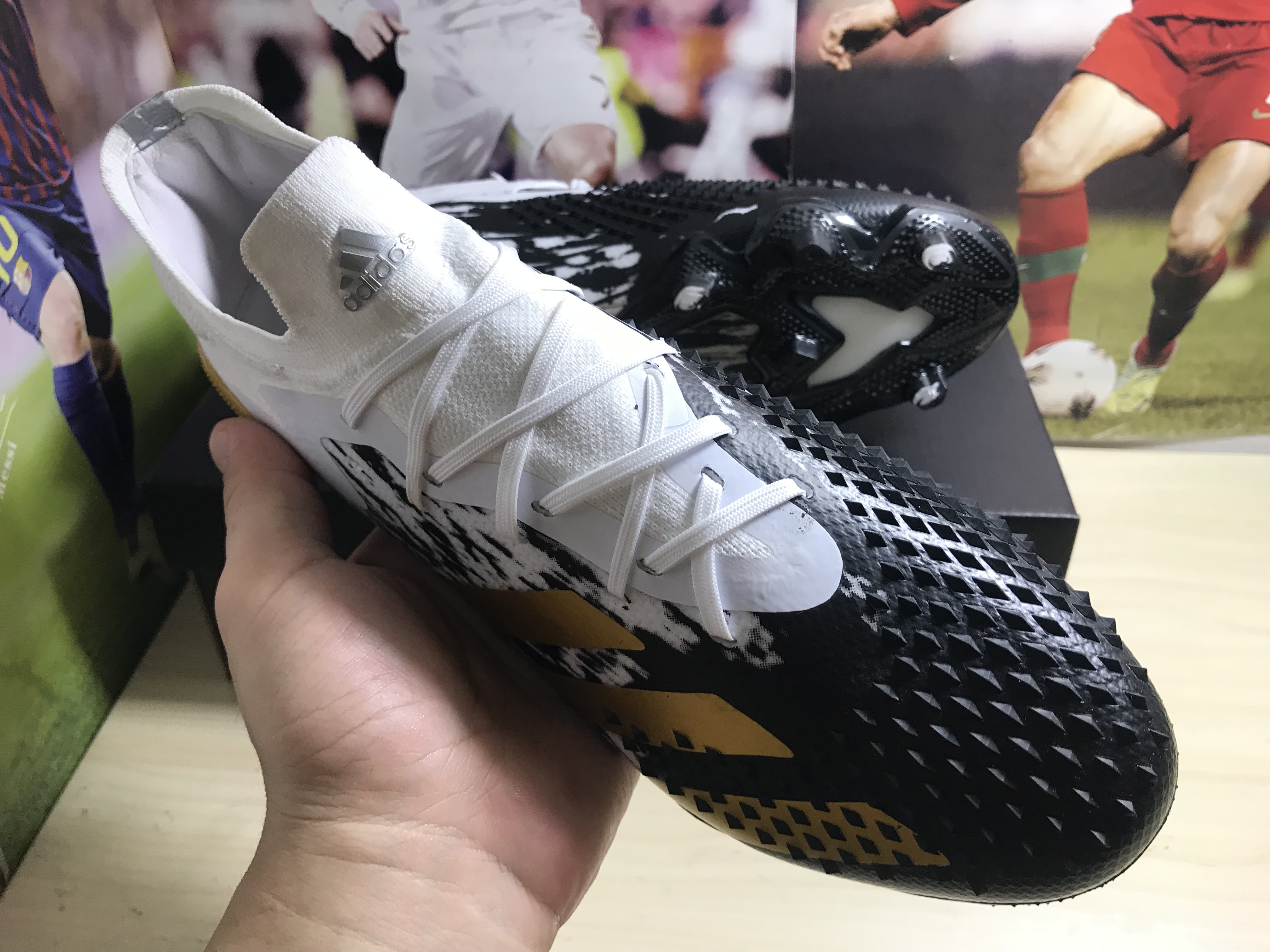 Adidas Predator Mutator 20.1 Low FG White Gold Metallic - FW9182 Adidas Predator Mutator 20.1 Low FG White Gold Metallic - FW9182