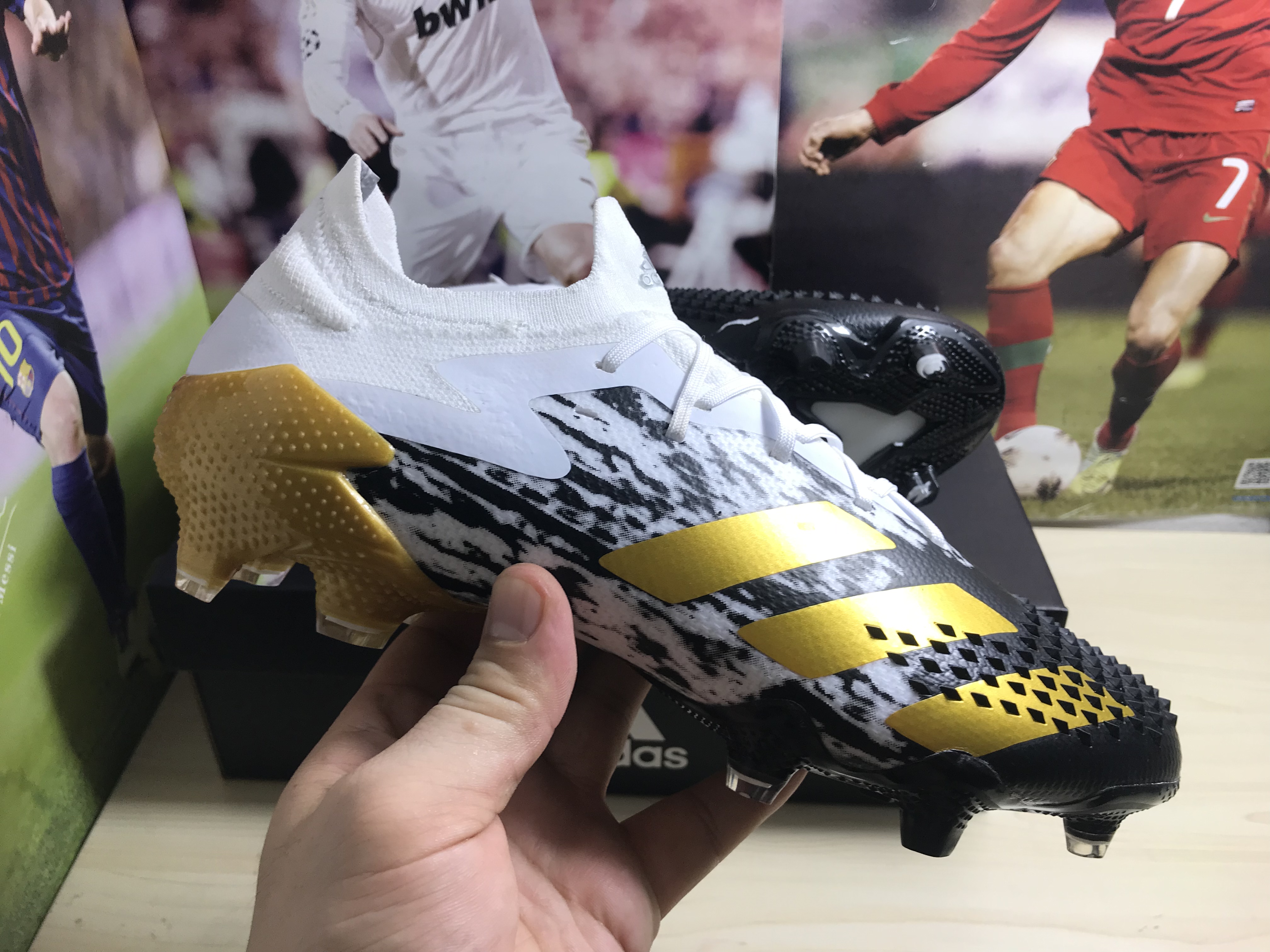 Adidas Predator Mutator 20.1 Low FG White Gold Metallic - FW9182 Adidas Predator Mutator 20.1 Low FG White Gold Metallic - FW9182