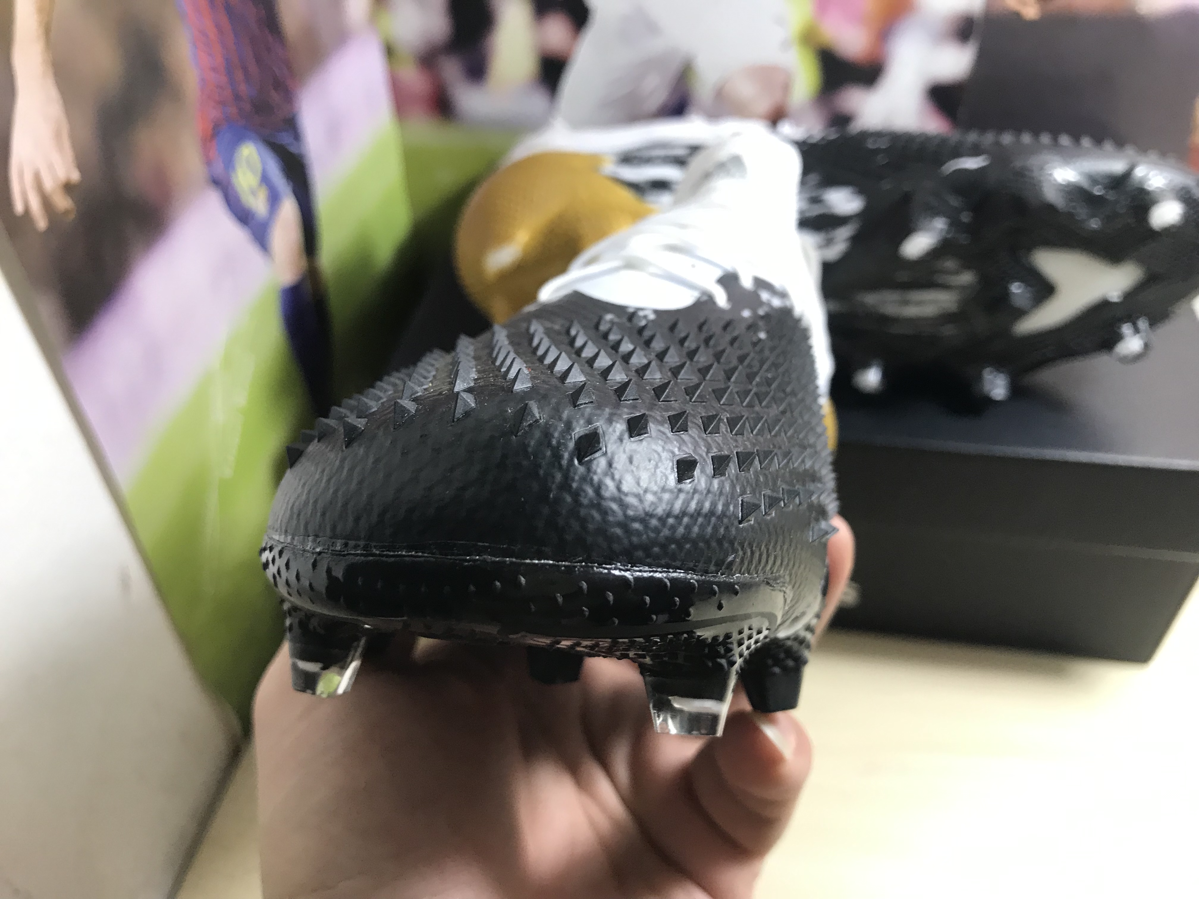 Adidas Predator Mutator 20.1 Low FG White Gold Metallic - FW9182 Adidas Predator Mutator 20.1 Low FG White Gold Metallic - FW9182